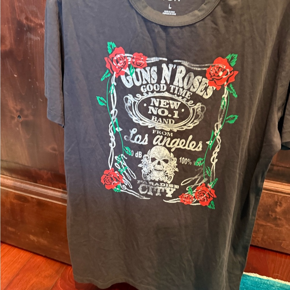 Black Graphic T-Shirt guns N’ Roses Brand New with tags Chaser